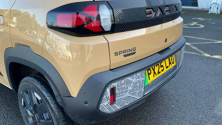 Dacia Spring 27kWh Extreme 65 48kW 5dr Auto Electric Hatchback